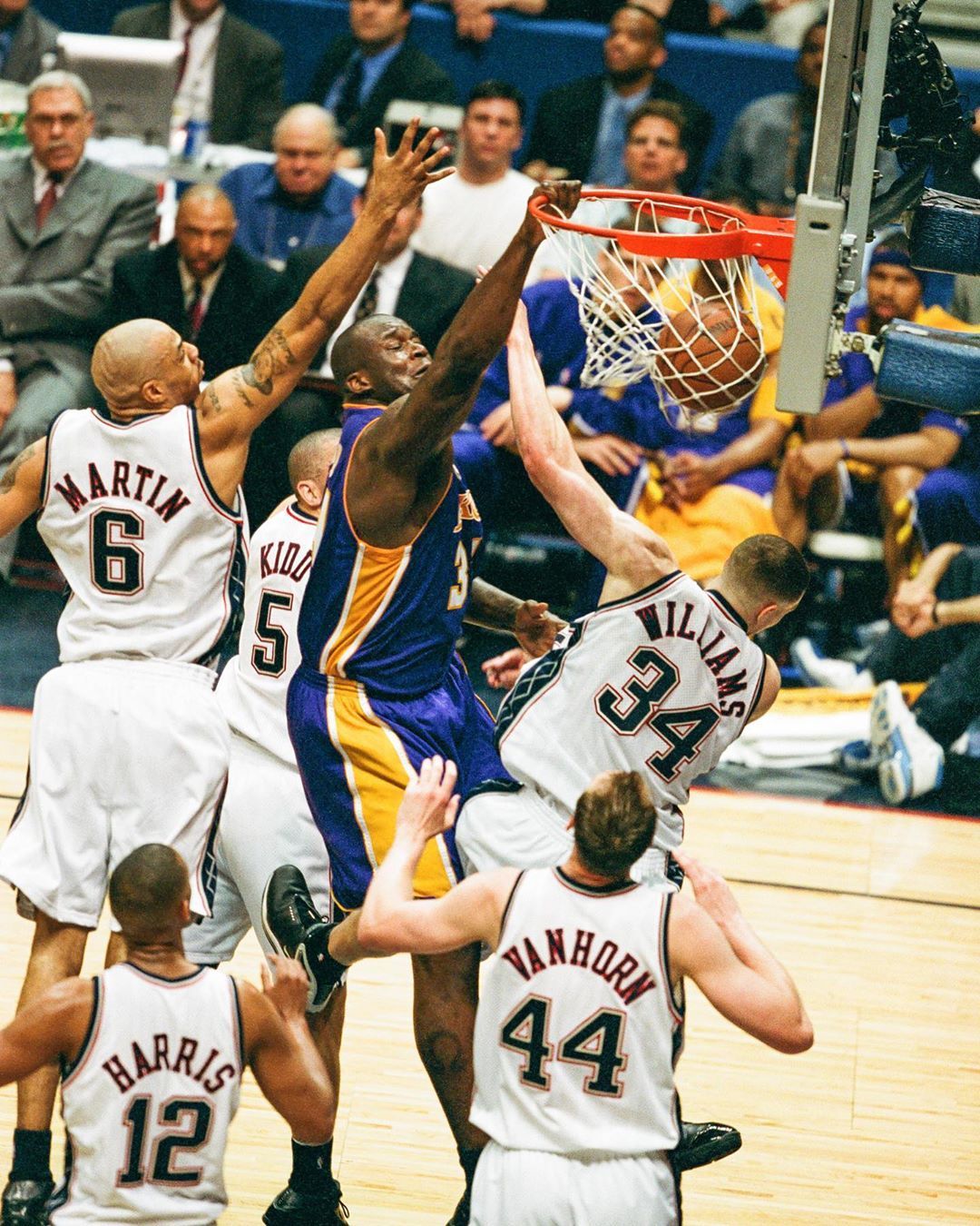 都离不开他 都离不开他